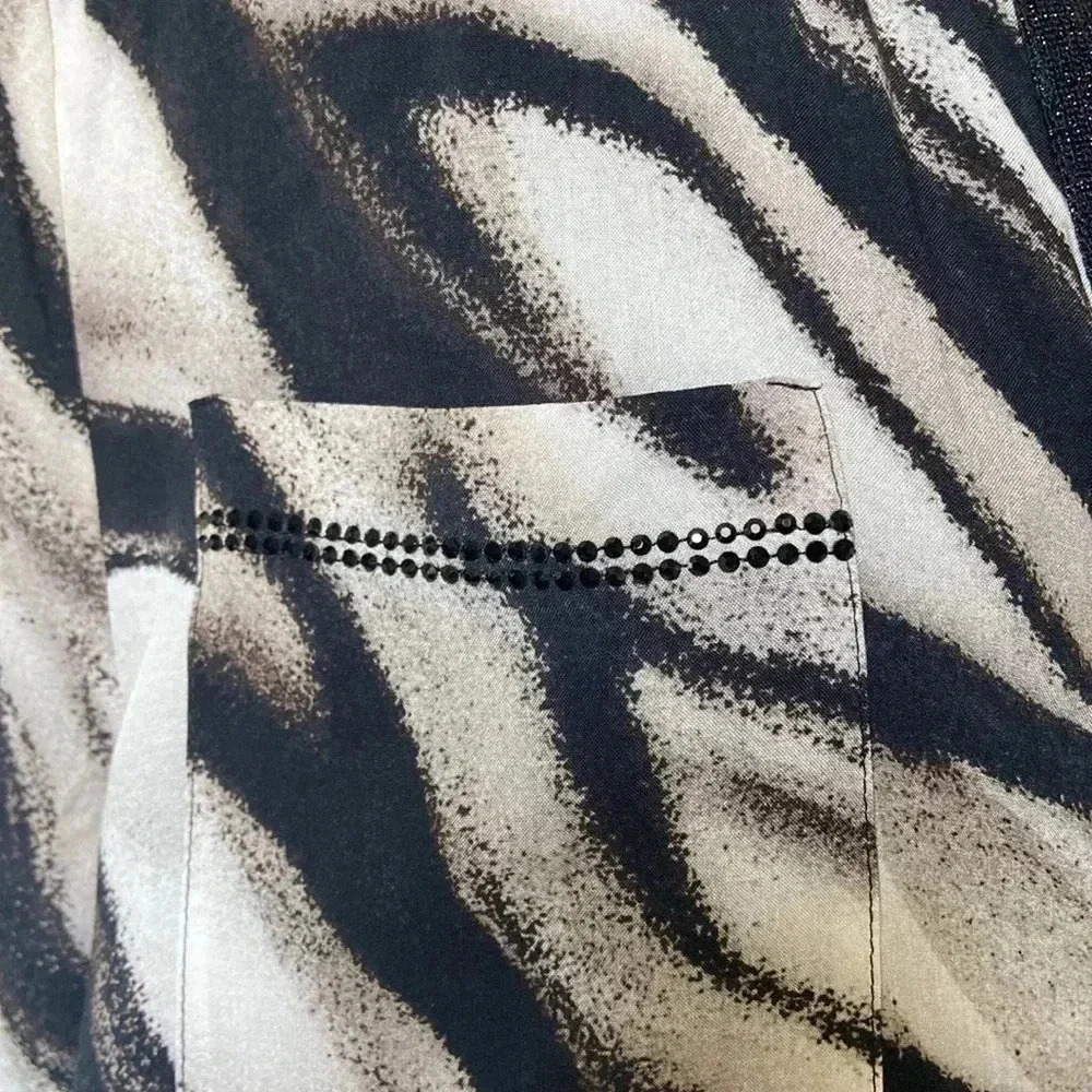 🎉HOST PICK 🎉Monari | Animal Print  Blouse - Picture 2 of 8